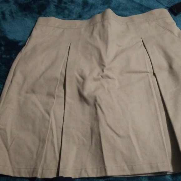 Uniform skirts - Picture 3 of 4